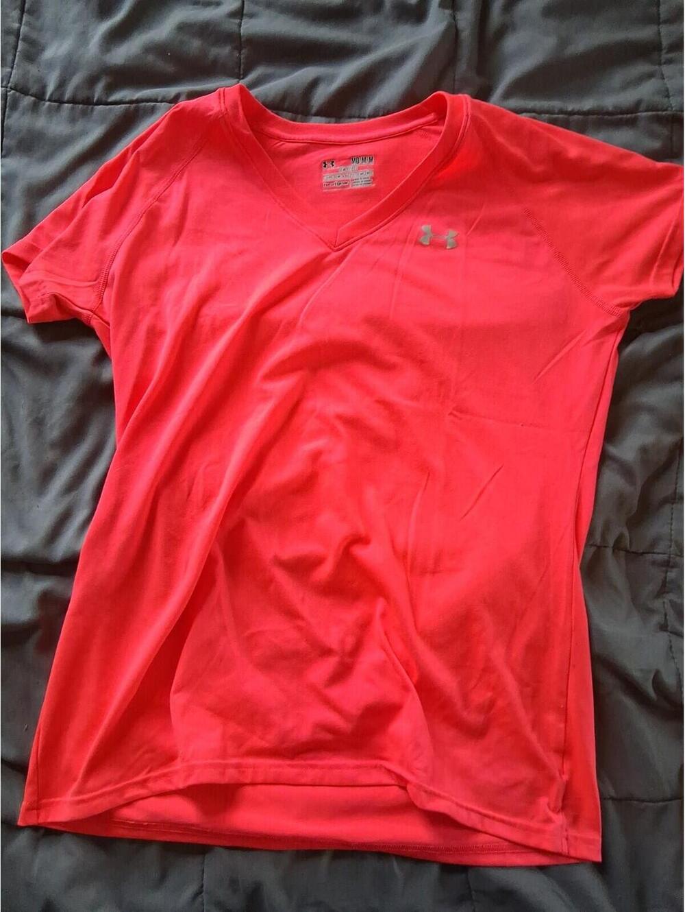Under Armour HEAT GEAR Size M Womens Coral Short Sleeve Gym Athletic T-Shirt C2